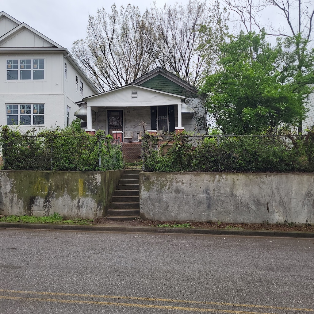 view of front facade featuring covered porch