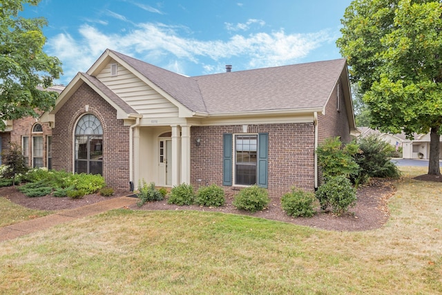 view of front of house featuring a front lawn and a garage