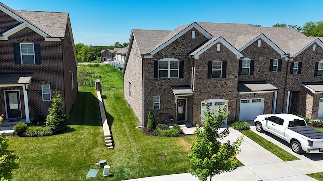 view of front of house featuring a front lawn