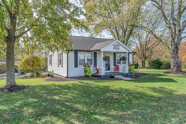 view of front of property with a front lawn