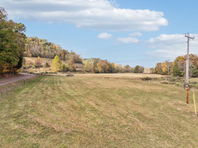 view of yard featuring a rural view