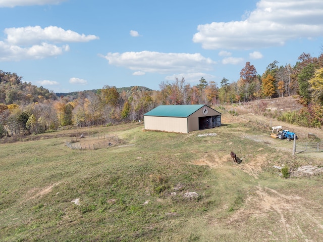 view of yard with an outbuilding and a rural view