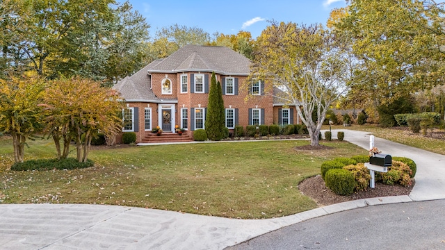 view of front of home featuring a front yard