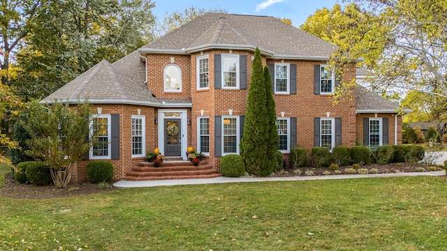 view of front of house featuring a front lawn