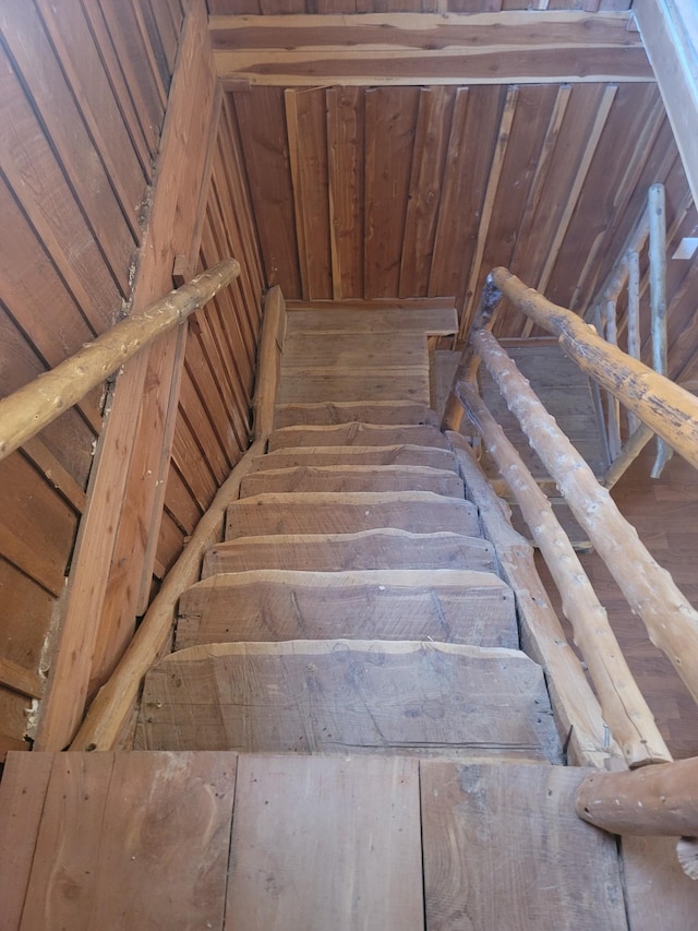 180 Mount View Estates Ln, Holladay, TN 38341 - stairway with lofted ceiling