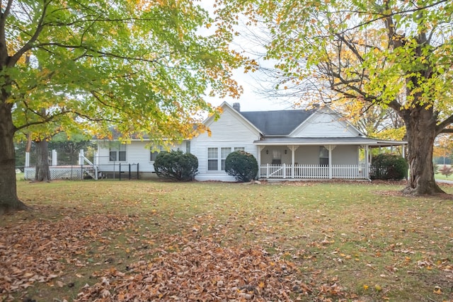 view of front of home featuring a front lawn and covered porch