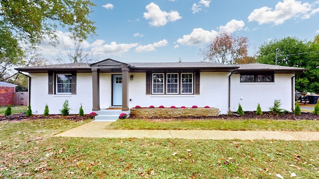 view of front of house with a front lawn