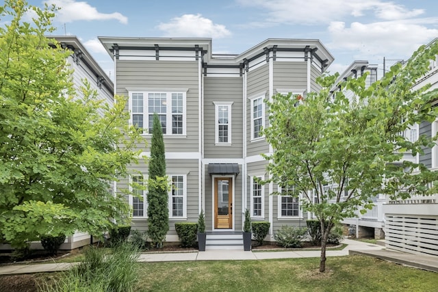 view of front of property with a front yard