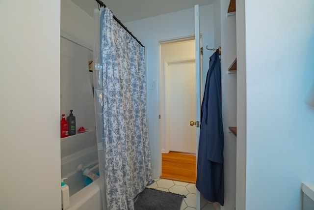 bathroom with shower / bathtub combination with curtain