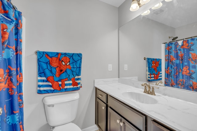 bathroom with a shower with shower curtain, vanity, and toilet