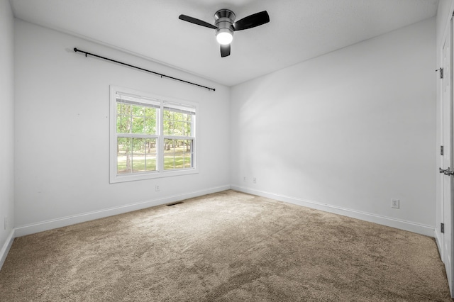 carpeted empty room featuring ceiling fan