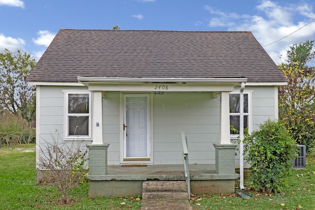 bungalow-style house with a front lawn