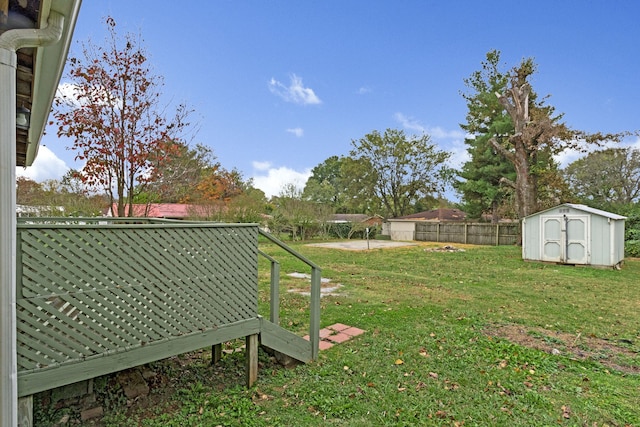 view of yard featuring a storage shed