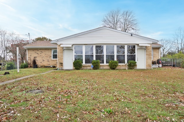 view of front of house with a front lawn