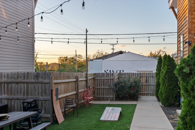 view of yard at dusk