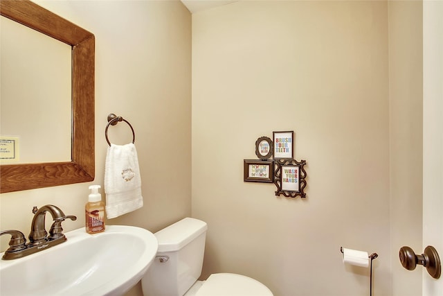 bathroom featuring toilet and sink