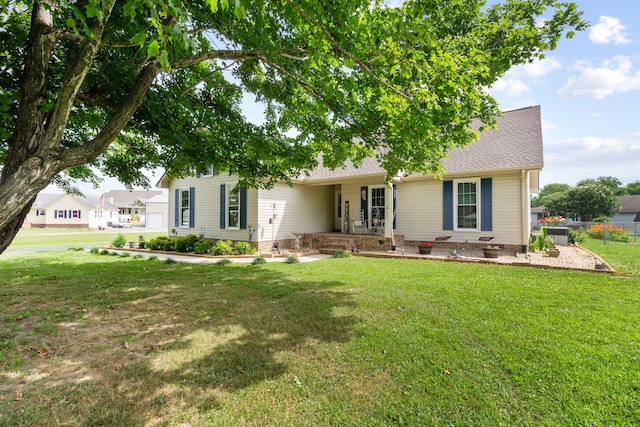 view of front facade with a front yard