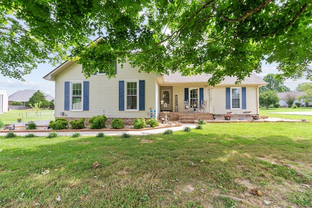 view of front of home featuring a front lawn