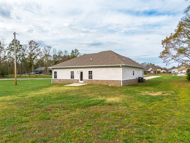 back of house with a lawn