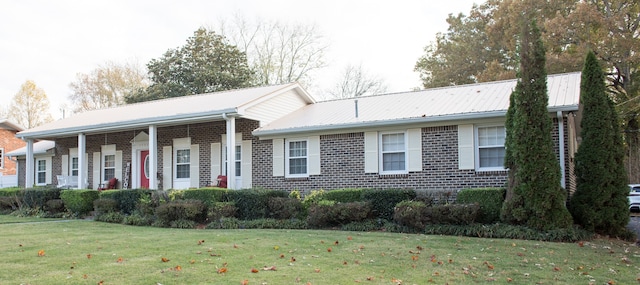 ranch-style home featuring a porch and a front lawn