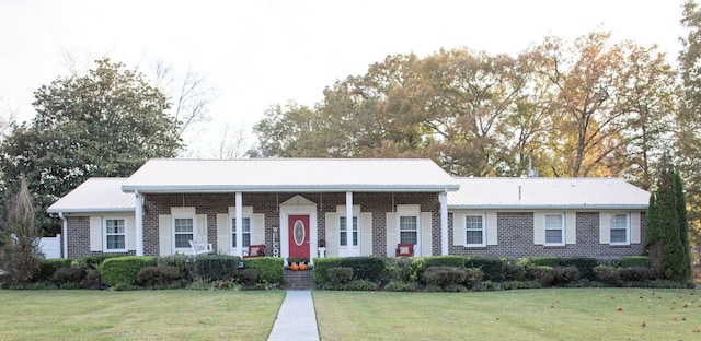 single story home featuring a front yard and covered porch