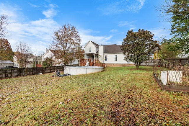 view of yard featuring a fenced in pool