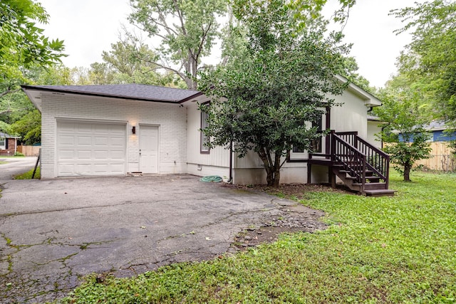 view of front of house featuring a garage and a front yard