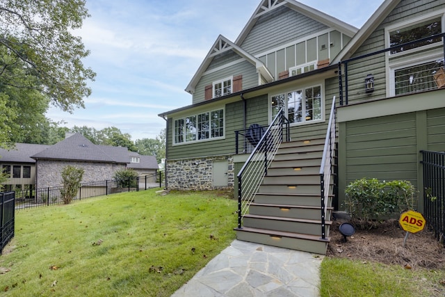 view of front of house with a front lawn