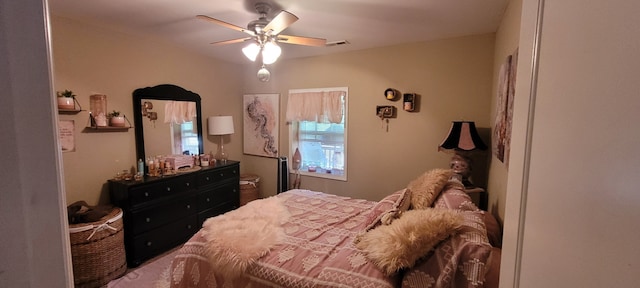 bedroom with ceiling fan