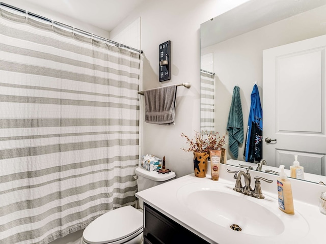 bathroom featuring a shower with curtain, vanity, and toilet