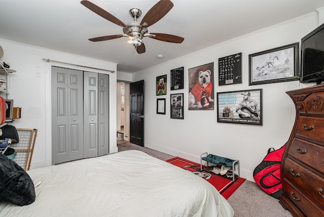 bedroom featuring carpet flooring, ceiling fan, a closet, and crown molding