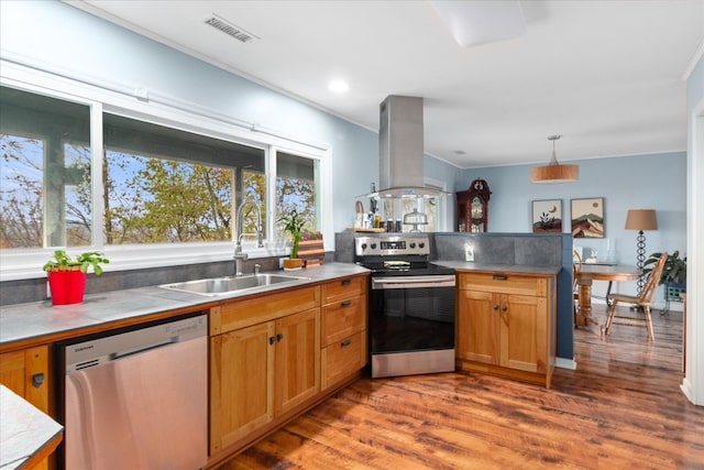 kitchen with stainless steel appliances, hanging light fixtures, sink, dark hardwood / wood-style floors, and island exhaust hood