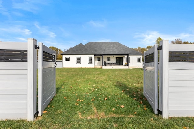 back of house featuring a yard