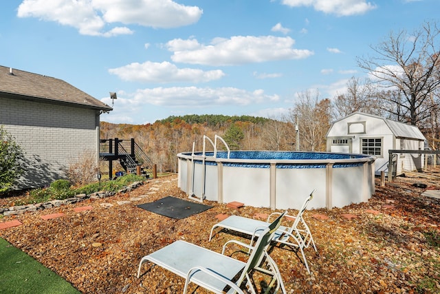 view of swimming pool