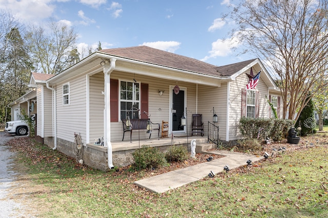 view of front of home featuring a porch and a front yard