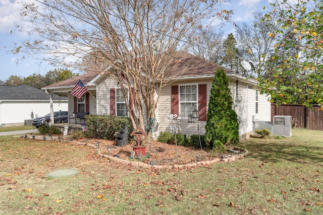 view of front of house featuring a front yard and fence