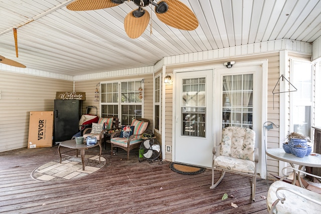 sunroom / solarium featuring ceiling fan