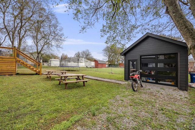 view of yard featuring an outdoor structure