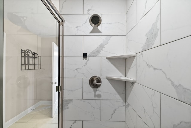 bathroom featuring tiled shower