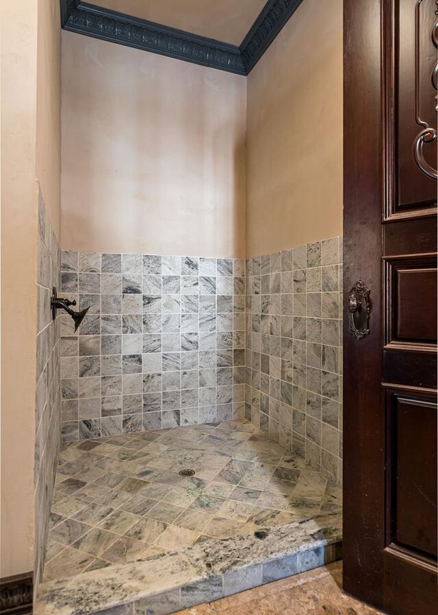 1050 Pine Creek Falls Rd, Smithville, TN 37166 - full bathroom featuring tiled shower and wainscoting