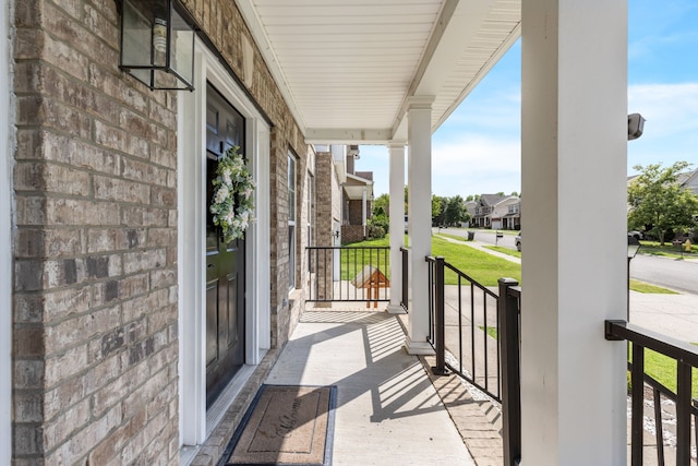 balcony featuring covered porch