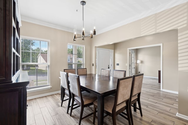 dining space featuring a chandelier, light hardwood / wood-style floors, and crown molding