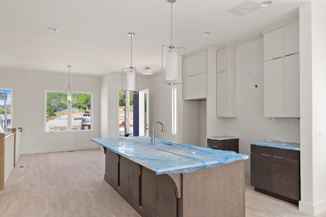 1016 W Trinity Ln Unit 18, Nashville, TN 37218 - kitchen featuring plenty of natural light, modern cabinets, baseboards, and recessed lighting