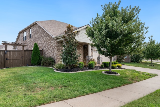 view of front of property featuring a front yard