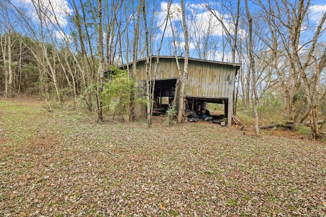 view of outdoor structure