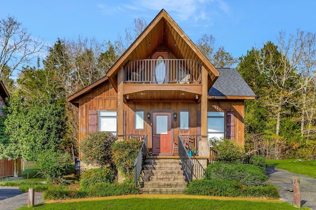 view of front of house with a balcony