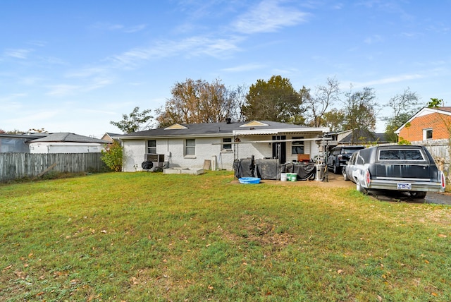 back of house featuring a lawn