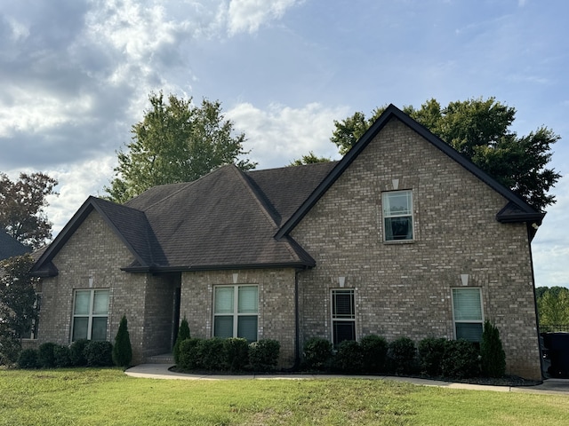 view of front of home with a front lawn