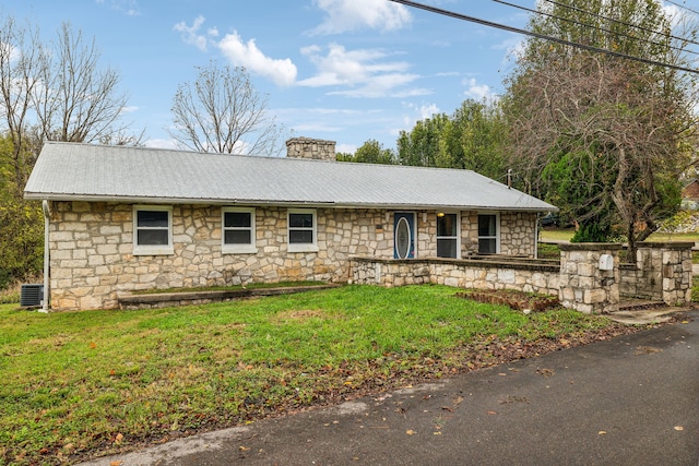 ranch-style house with cooling unit and a front yard