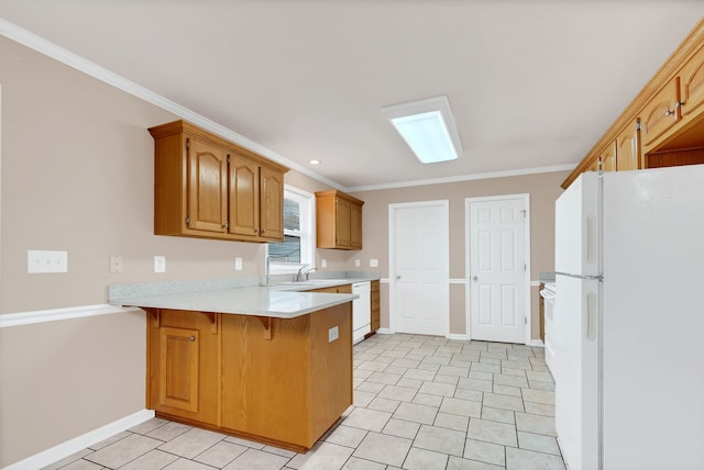 kitchen with ornamental molding, kitchen peninsula, sink, and white appliances